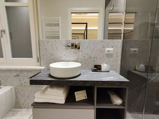 Luxury Oda