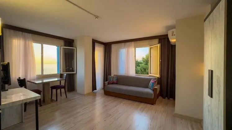 Deluxe Suit 1+1 Oda, Deniz Manzaralı, Balkonlu