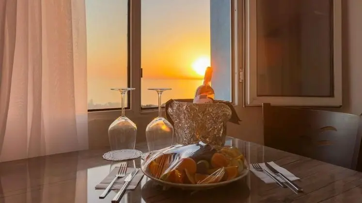 Deluxe Suit 1+1 Oda, Deniz Manzaralı, Balkonlu