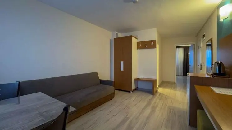Deluxe Suit 1+1 Oda, Kara Manzaralı, Balkonlu