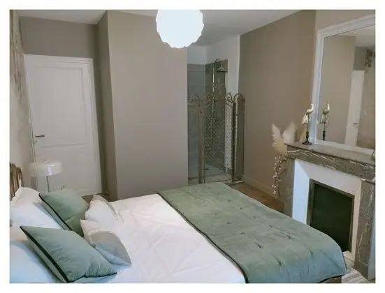 Comfort Tek Büyük Yataklı Oda, Özel Banyo, Şehir Manzaralı (La Chambre Minhas)