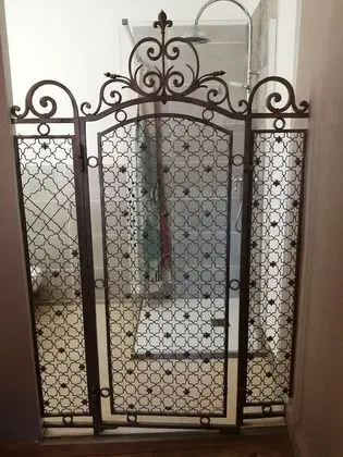 Comfort Tek Büyük Yataklı Oda, Özel Banyo, Şehir Manzaralı (La Chambre Minhas)