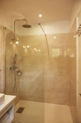 Tek Büyük Yataklı Oda, Özel Banyo, Bahçe Manzaralı