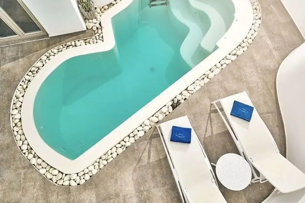 Süit, Kişiye Özel Havuzlu (Built-In Jetted Tub)