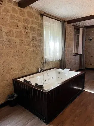 Jakuzili ve Şömineli King Suite Oda, , Jakuzili (2 Kişilik)