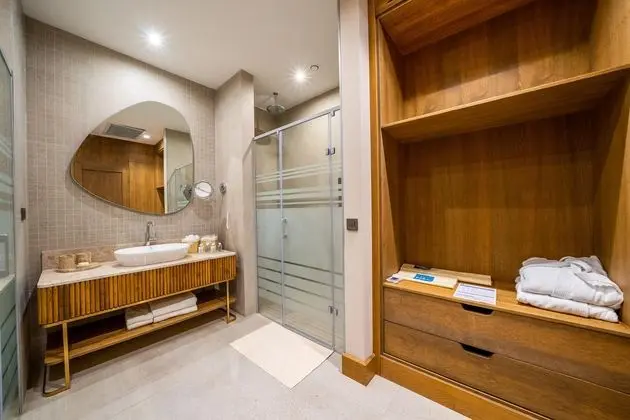 https://images.etstur.com/files/images/hotelImages/TR/220136/l/La-Blanche-Island-Bodrum-Oda-402030.jpg