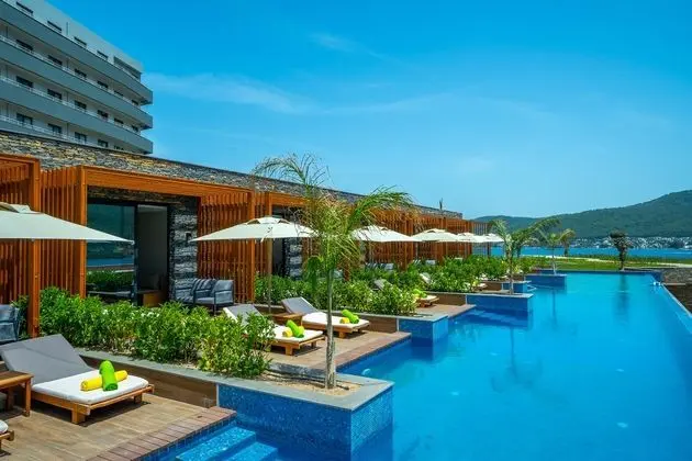Swim Up Deniz Manzaralı