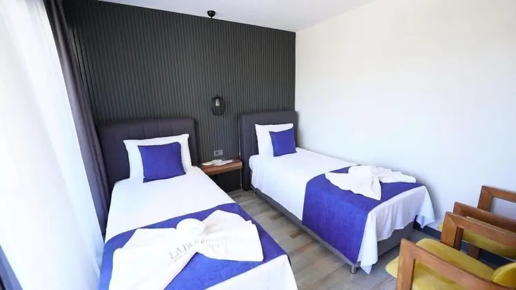 1+1 Suite Dört Kişilik, Bağlantılı Aile Odası, Balkonlu