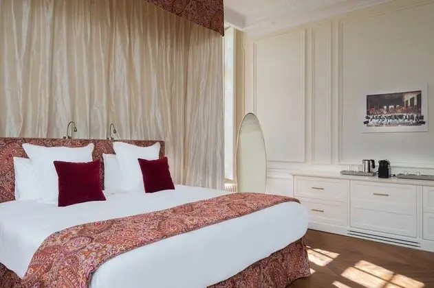 Deluxe Tek Büyük Yataklı Oda