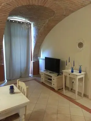 Deluxe Tek Büyük Yataklı Oda, Bahçeli