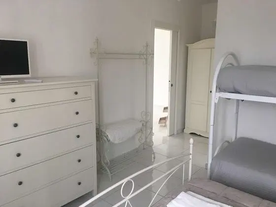 Dört Kişilik Oda, Deniz Manzaralı