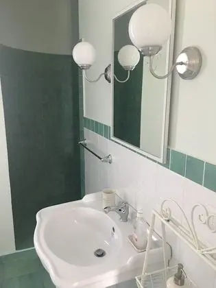 Dört Kişilik Oda, Deniz Manzaralı