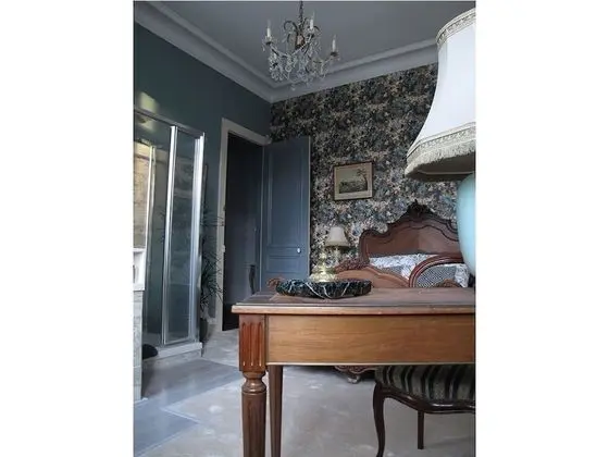 Tek Büyük Yataklı Oda, Özel Banyo, Bahçe Manzaralı ( La chambre Rousseau)