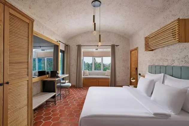 Penthouse Suit, Havuz Manzaralı