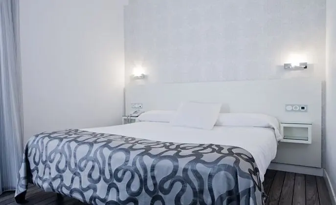 Premium Tek Büyük Yataklı Oda