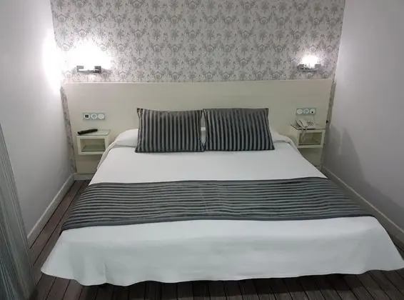 Premium Tek Büyük Yataklı Oda