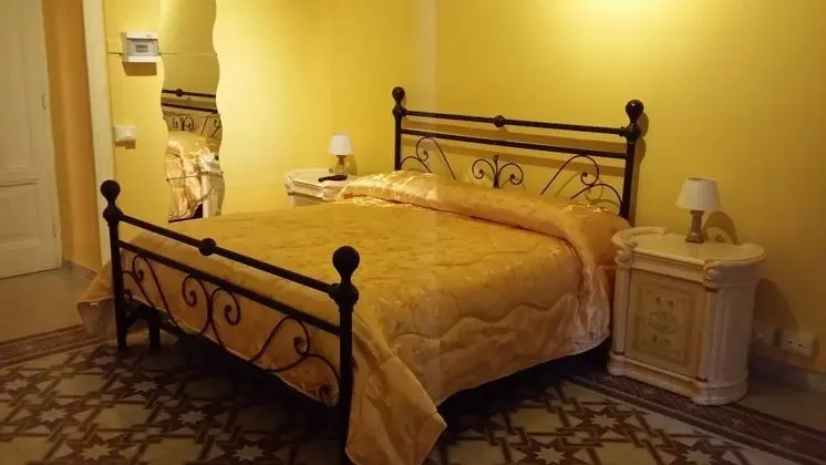 Tek Büyük Yataklı Oda, Balkon, Bahçe Manzaralı