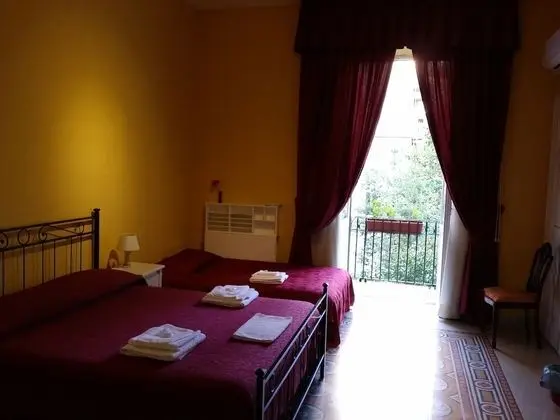 Tek Büyük Yataklı Oda, Balkon, Bahçe Manzaralı