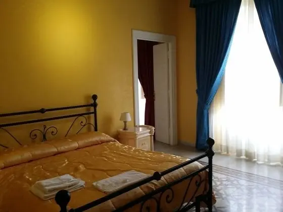 Tek Büyük Yataklı Oda, Balkon, Bahçe Manzaralı