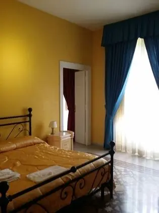 Tek Büyük Yataklı Oda, Balkon, Bahçe Manzaralı
