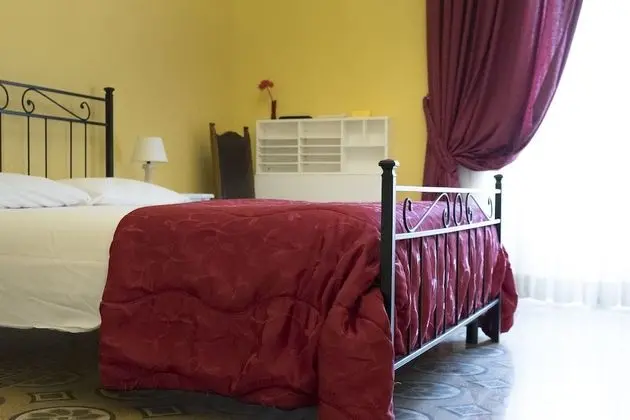 Tek Büyük Yataklı Oda, Balkon, Bahçe Manzaralı