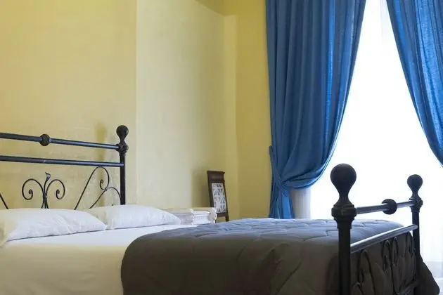 Tek Büyük Yataklı Oda, Balkon, Bahçe Manzaralı