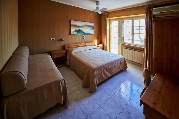 Üç Kişilik Oda