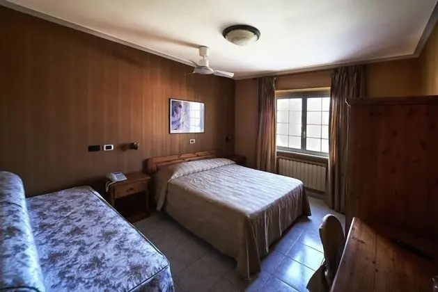 Üç Kişilik Oda