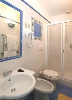 Tek Büyük veya İki Ayrı Yataklı Oda, Kısmi Deniz Manzaralı