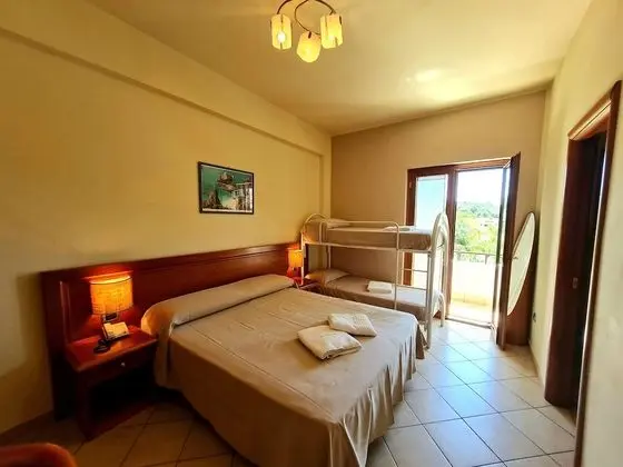 Standard Dört Kişilik Oda