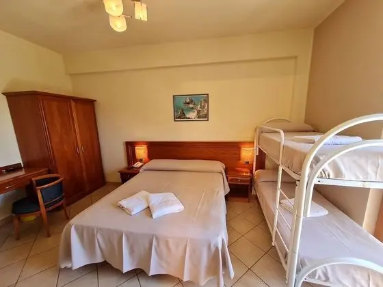 Standard Dört Kişilik Oda