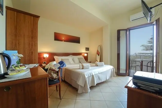 Superior Üç Kişilik Oda, Kısmi Deniz Manzarası