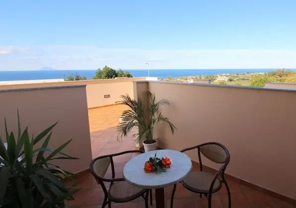 Superior Üç Kişilik Oda, Kısmi Deniz Manzarası