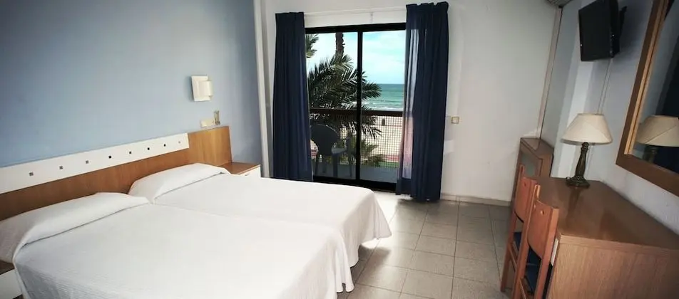 Üç Kişilik Oda, Deniz Manzaralı