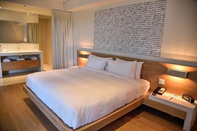 Junior Süit, 1 En Büyük (King) Boy Yatak, Golf Manzaralı