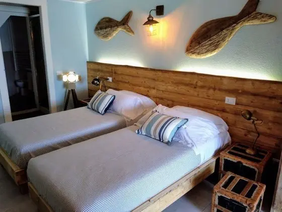 Tek Büyük veya İki Ayrı Yataklı Oda, Balkon, Deniz Manzaralı