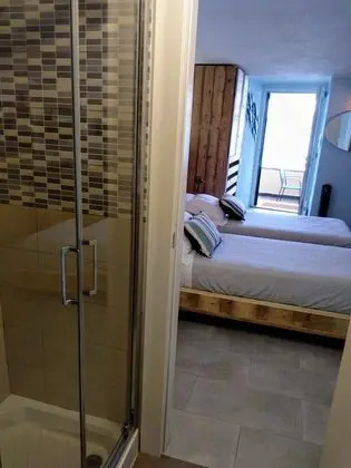 Tek Büyük veya İki Ayrı Yataklı Oda, Balkon, Deniz Manzaralı