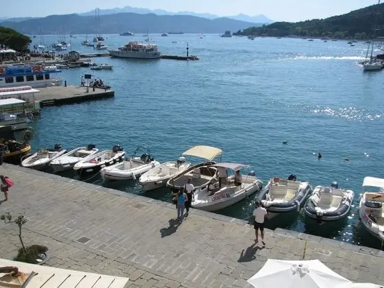 Tek Büyük veya İki Ayrı Yataklı Oda, Deniz Manzaralı