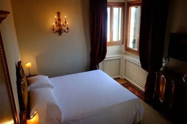 Superior Tek Büyük Yataklı Oda, Kanal Manzaralı, Kule