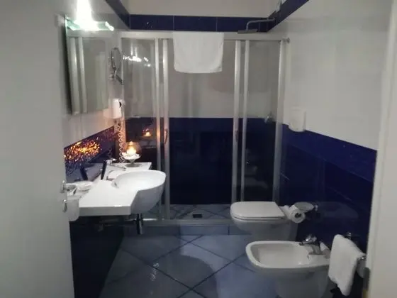 Üç Kişilik Oda, Denize Sıfır