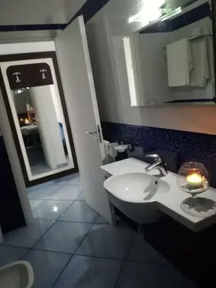 Üç Kişilik Oda, Denize Sıfır