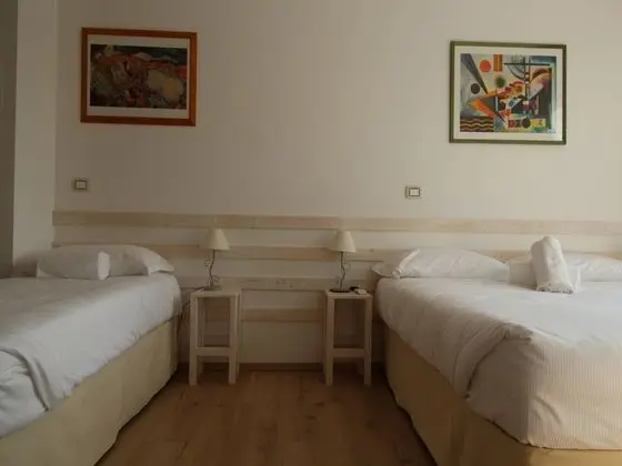 Tek Büyük veya İki Ayrı Yataklı Oda, Şehir Manzaralı