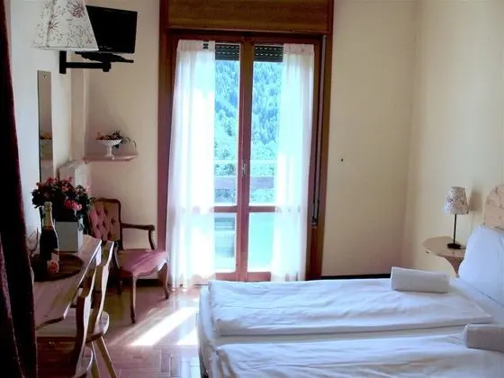 Tek Büyük Yataklı Oda, Dağ Manzaralı