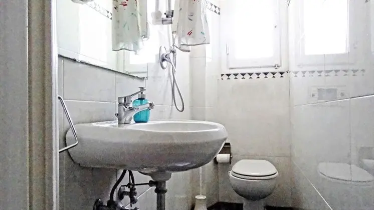 Tek Büyük Yataklı Oda, Ortak Banyo