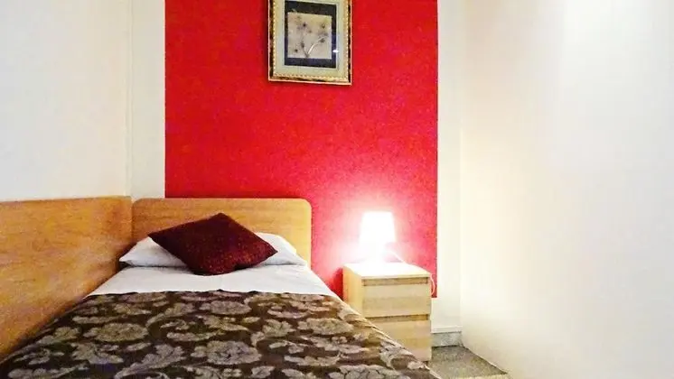 Üç Kişilik Oda, Ortak Banyo