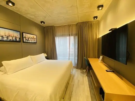Standard Tek Büyük veya İki Ayrı Yataklı Oda, Balkon