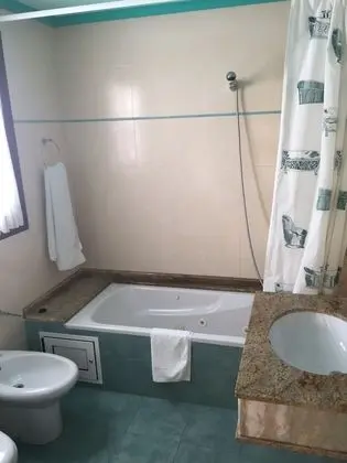 Oda, 1 Büyük (Queen) Boy Yatak ve Çekyat