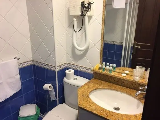 Tek Büyük Yataklı Oda, 2 Tek Kişilik Yatak