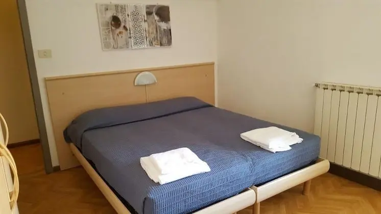 Tek Büyük veya İki Ayrı Yataklı Oda, Ortak Banyo