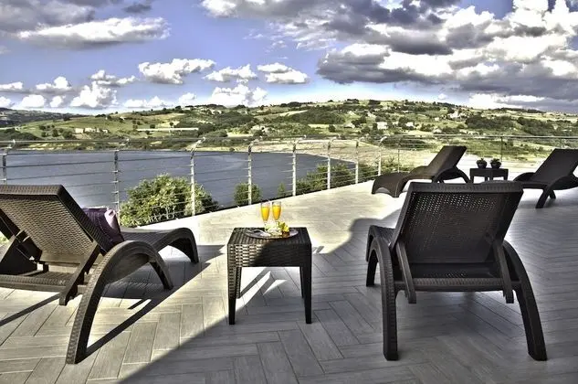 Family Apart Daire, Göl Manzaralı